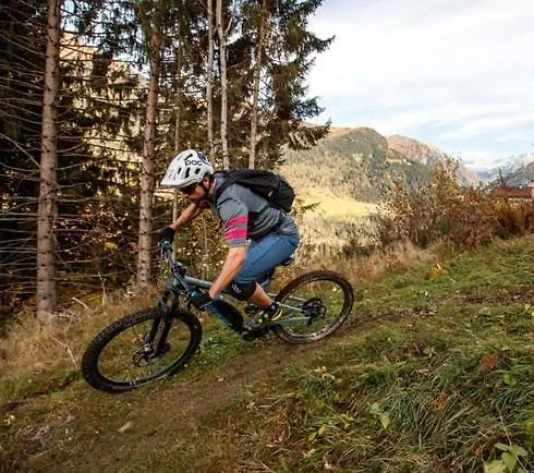 Sophie & Max In Apartment