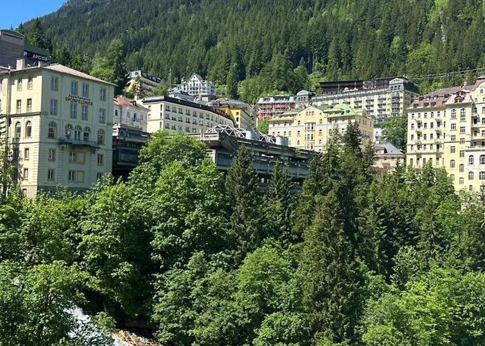 Sophie & Max In Daire *